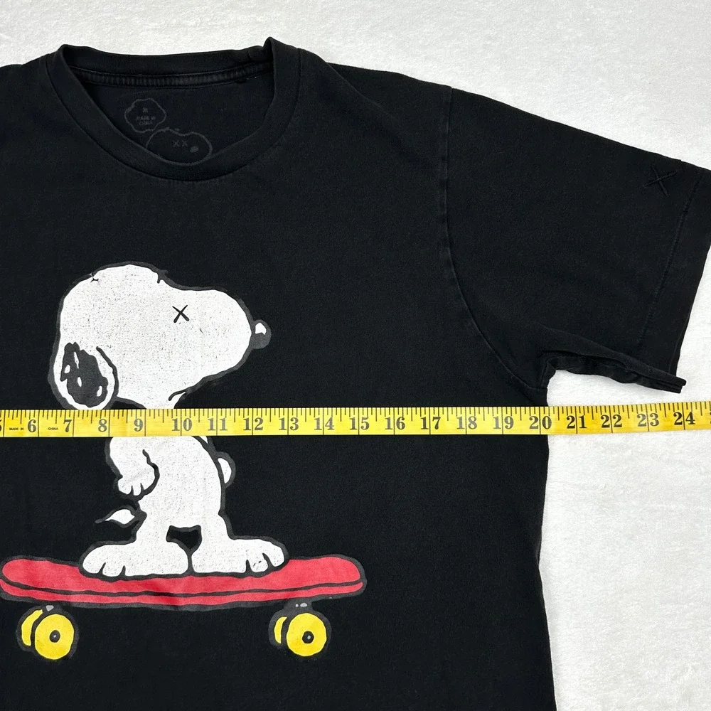 VTG Single Stich Uniqlo KAWS Peanuts Snoopy Skateboard T-Shirt Mens Medium Black